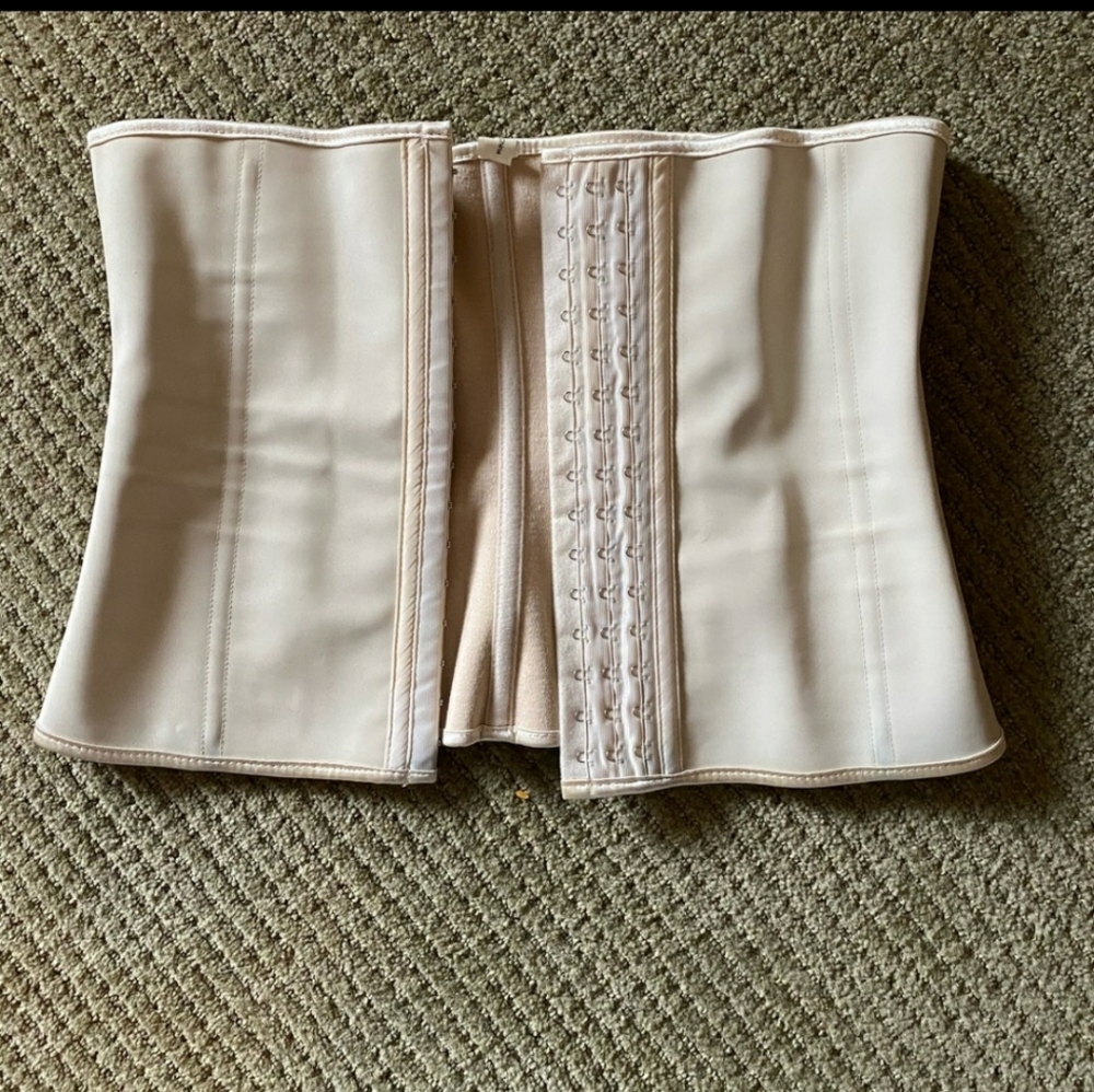 SKIMS WAIST TRAINER